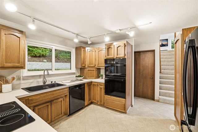 19421 68th Avenue NE, Kenmore, WA 98028