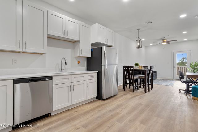 8701 Old Spanish Trail, 102, Ocean Springs, MS 39564