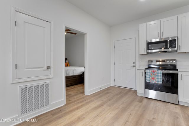 8701 Old Spanish Trail, 102, Ocean Springs, MS 39564