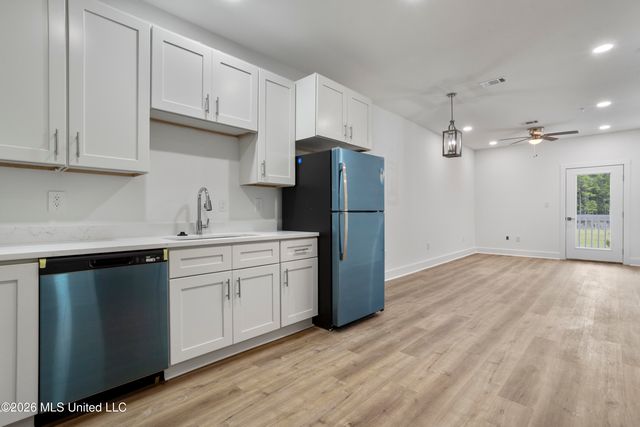 8701 Old Spanish Trail, 102, Ocean Springs, MS 39564