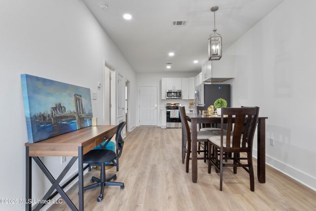 8701 Old Spanish Trail, 102, Ocean Springs, MS 39564