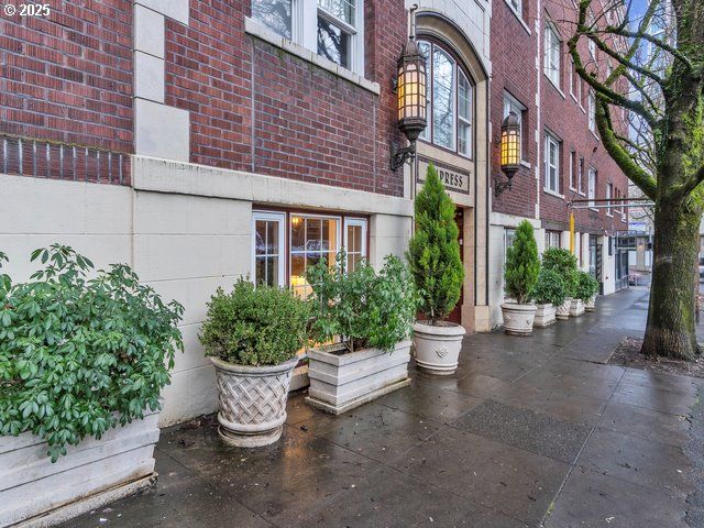 20 Nw 16TH Ave 203, Portland, OR 97209