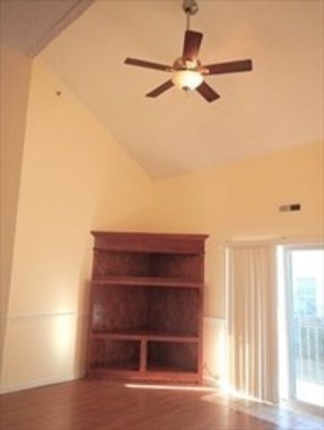 64 Tennis Plaza Rd 2, Dracut, MA 01826