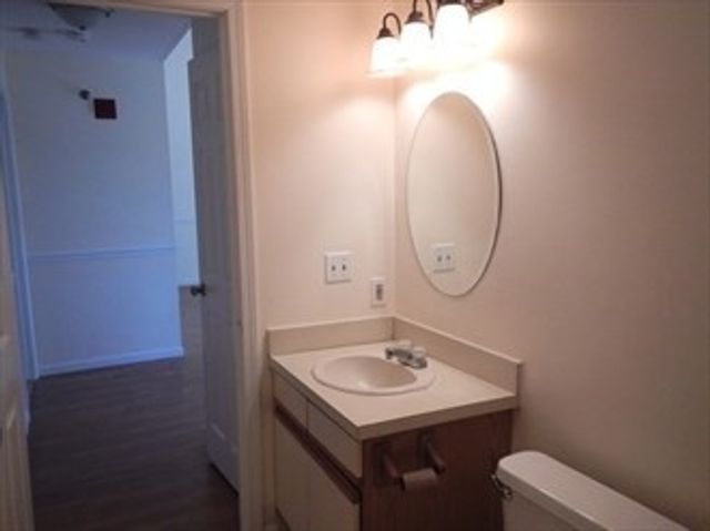 64 Tennis Plaza Rd 2, Dracut, MA 01826