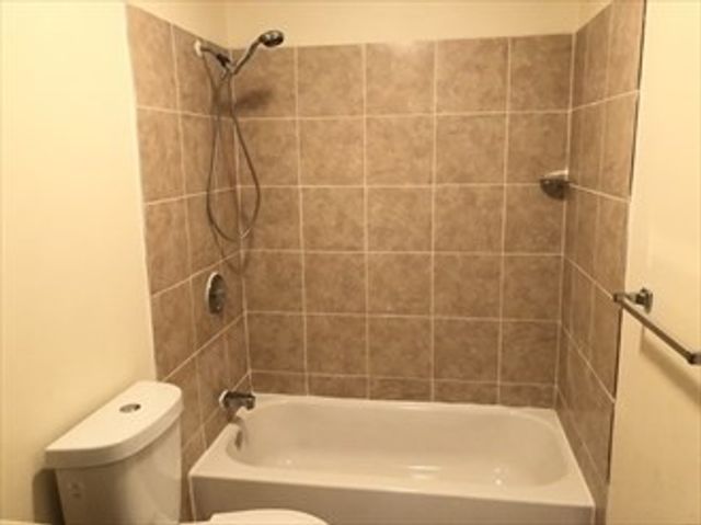 64 Tennis Plaza Rd 2, Dracut, MA 01826