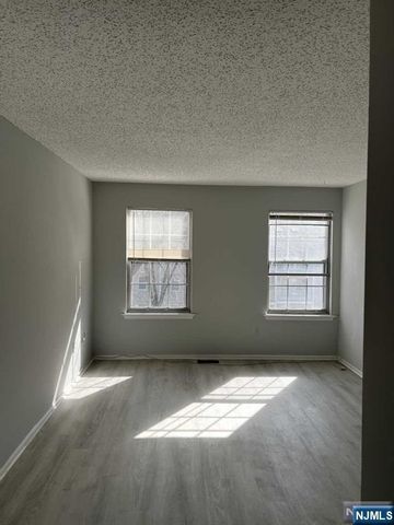 678 Plum Terrace, Mahwah, NJ 07430