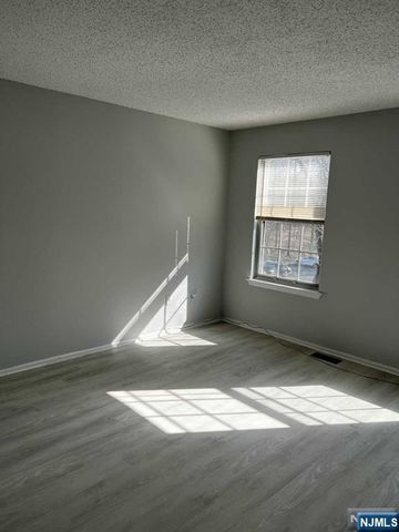 678 Plum Terrace, Mahwah, NJ 07430