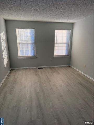 678 Plum Terrace, Mahwah, NJ 07430
