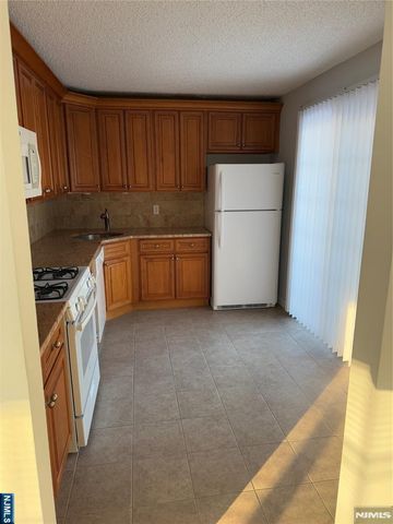 678 Plum Terrace, Mahwah, NJ 07430