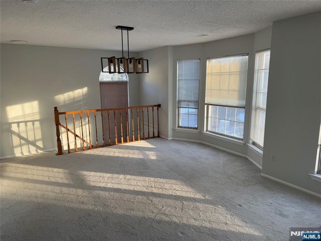 678 Plum Terrace, Mahwah, NJ 07430