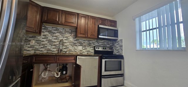 7320 NW 85th Ct 102, Tamarac, FL 33321