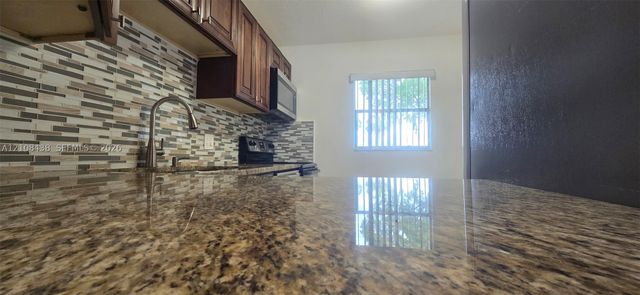 7320 NW 85th Ct 102, Tamarac, FL 33321