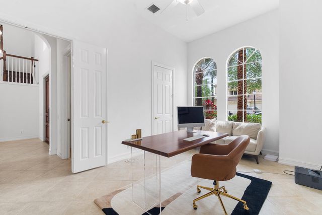 544 Edgebrook Lane, West Palm Beach, FL 33411