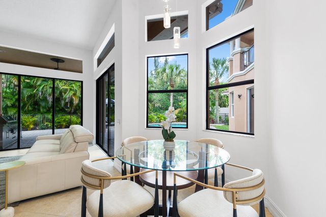 544 Edgebrook Lane, West Palm Beach, FL 33411