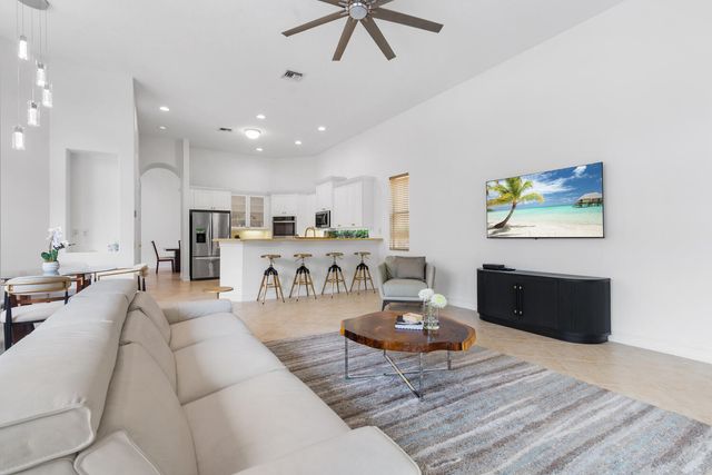 544 Edgebrook Lane, West Palm Beach, FL 33411