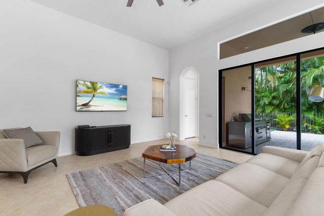 544 Edgebrook Lane, West Palm Beach, FL 33411
