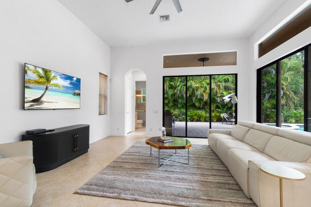 544 Edgebrook Lane, West Palm Beach, FL 33411