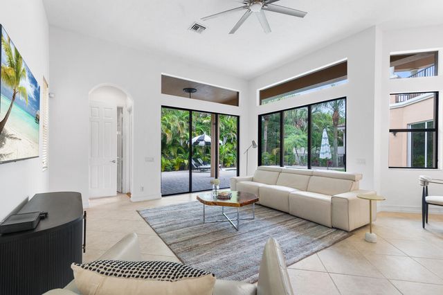 544 Edgebrook Lane, West Palm Beach, FL 33411