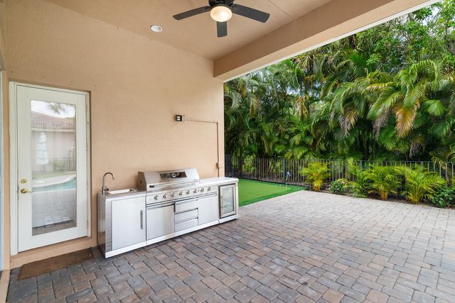 544 Edgebrook Lane, West Palm Beach, FL 33411