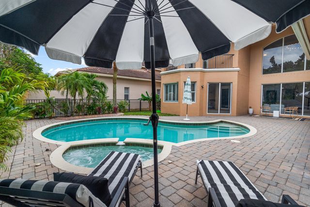 544 Edgebrook Lane, West Palm Beach, FL 33411