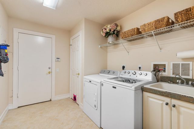 544 Edgebrook Lane, West Palm Beach, FL 33411