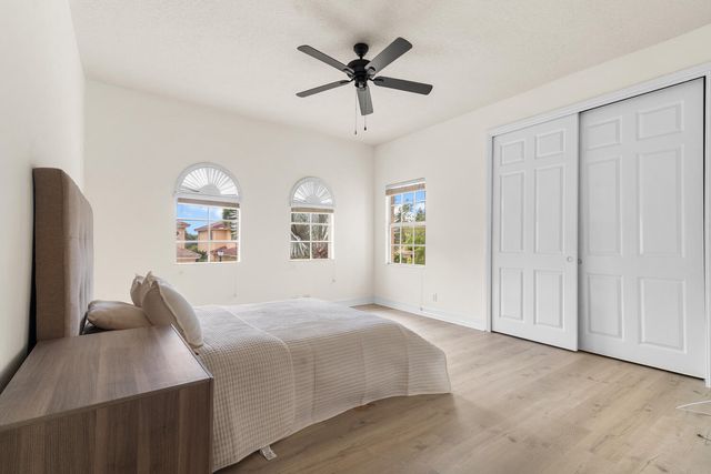 544 Edgebrook Lane, West Palm Beach, FL 33411