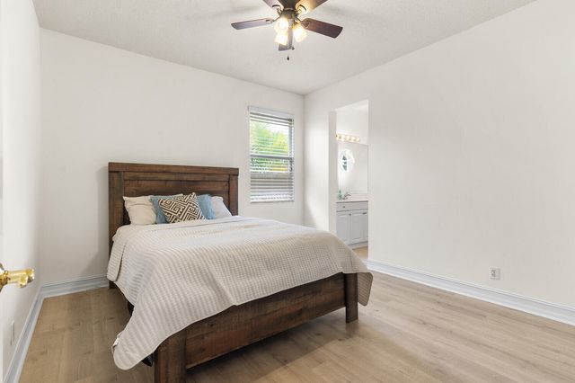544 Edgebrook Lane, West Palm Beach, FL 33411
