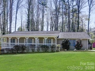 150 Westview Drive, Hendersonville, NC 28791