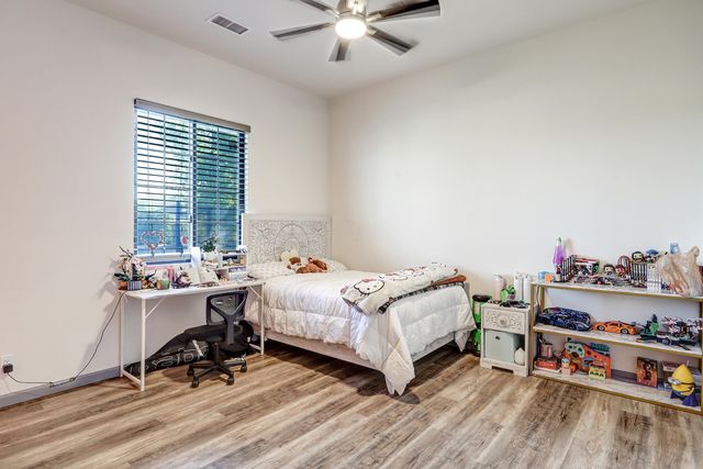 6616 Meadow Lake Place NW, Albuquerque, NM 87120