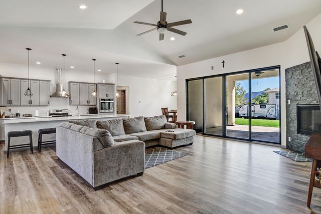 6616 Meadow Lake Place NW, Albuquerque, NM 87120