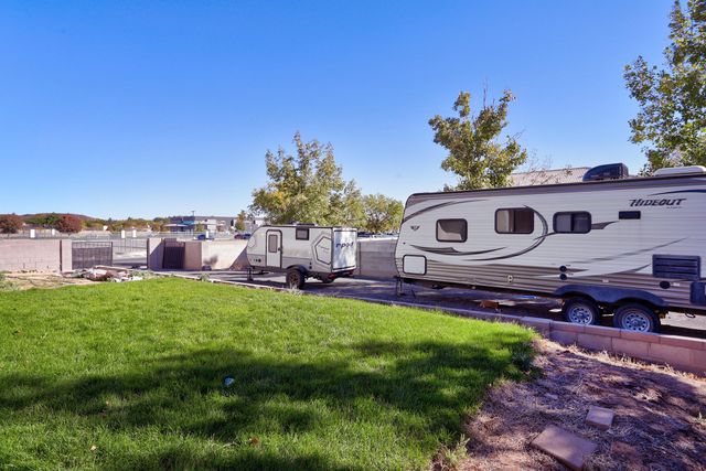 6616 Meadow Lake Place NW, Albuquerque, NM 87120