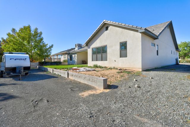 6616 Meadow Lake Place NW, Albuquerque, NM 87120