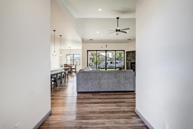 6616 Meadow Lake Place NW, Albuquerque, NM 87120