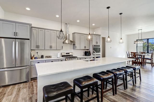 6616 Meadow Lake Place NW, Albuquerque, NM 87120