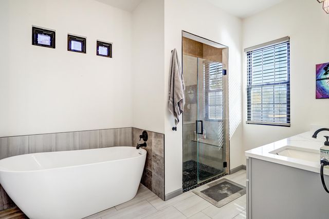 6616 Meadow Lake Place NW, Albuquerque, NM 87120