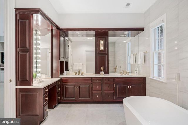 10109 HIGH HILL CT, Great Falls, VA 22066