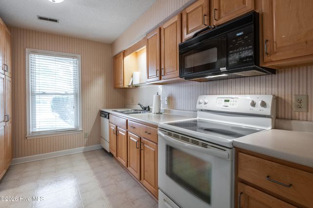 1871 Quail Ridge Road D, Greenville, NC 27858
