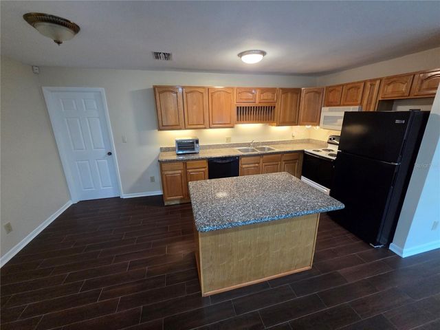 906 W BRADDOCK STREET, Tampa, FL 33603