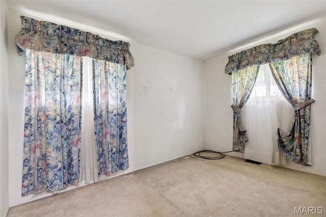 465 Falcon Drive, Florissant, MO 63031