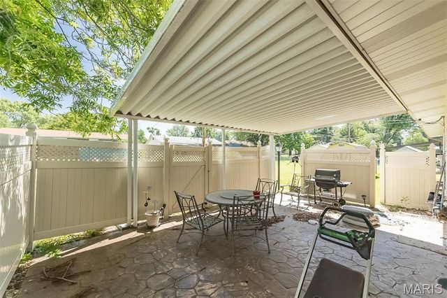 465 Falcon Drive, Florissant, MO 63031