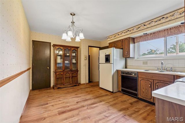 465 Falcon Drive, Florissant, MO 63031