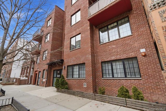 2574 34th Street 3A, Astoria, NY 11103