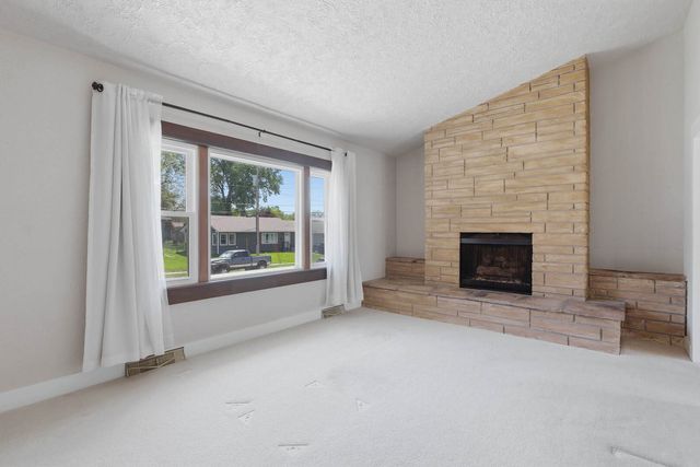 3822 Wilkes Avenue, Davenport, IA 52806