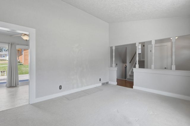 3822 Wilkes Avenue, Davenport, IA 52806