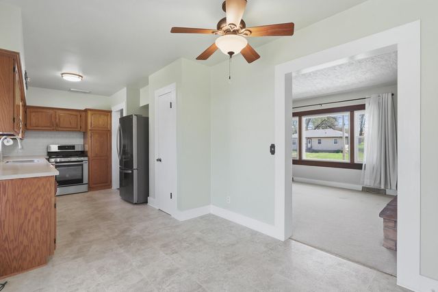 3822 Wilkes Avenue, Davenport, IA 52806
