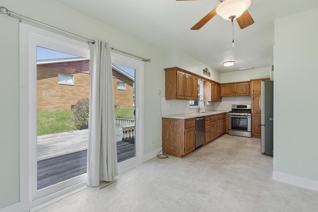 3822 Wilkes Avenue, Davenport, IA 52806