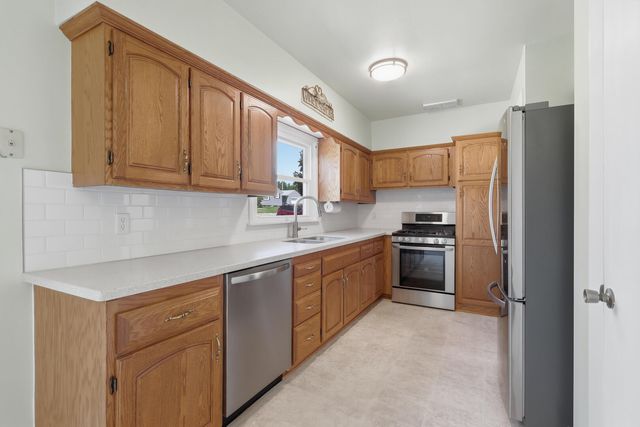 3822 Wilkes Avenue, Davenport, IA 52806