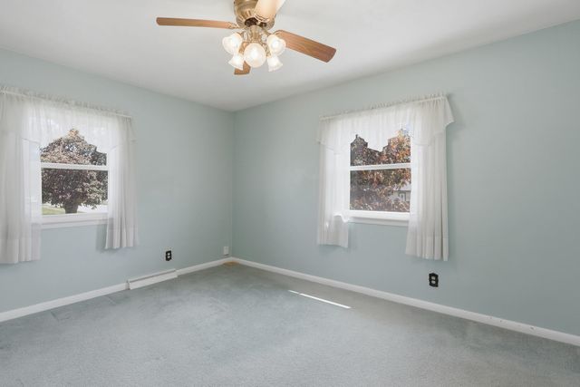 3822 Wilkes Avenue, Davenport, IA 52806