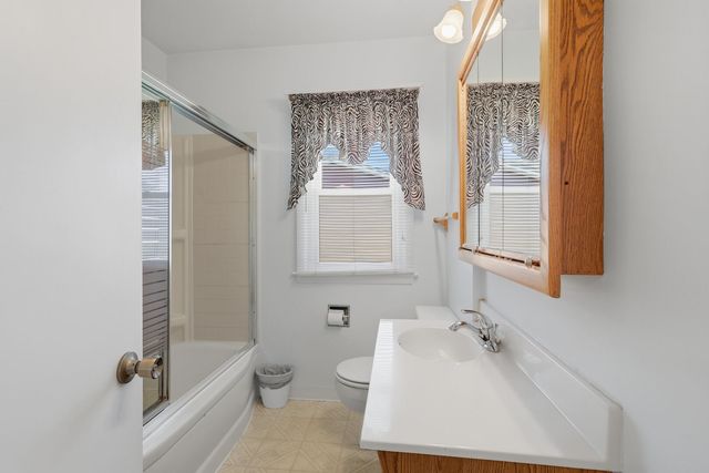 3822 Wilkes Avenue, Davenport, IA 52806