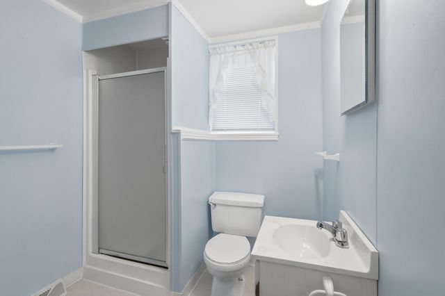 3822 Wilkes Avenue, Davenport, IA 52806